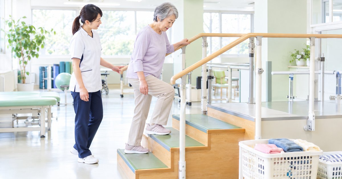 階段がつらい方へ｜変形性膝関節症のリハビリで家事を続ける工夫